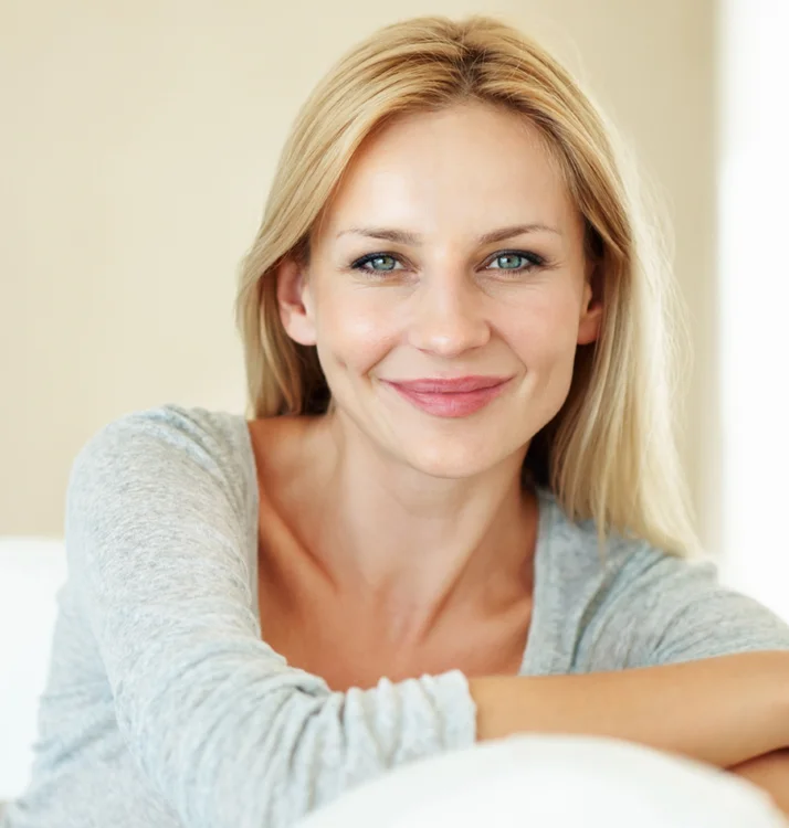 Blonde woman smiling - Dermal Flilers